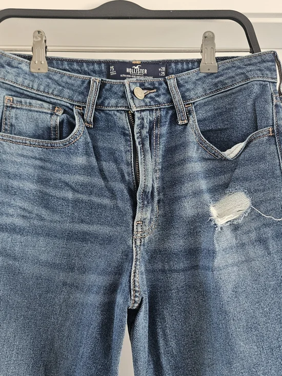 Hollister Light Blue Ultra High-Rise Vintage Straight Jeans Distressed 28×25 - Picture 2 of 5